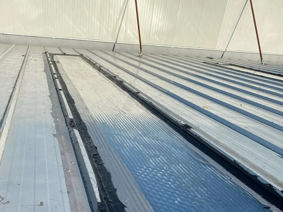 Sandviç panel çatıda aydınlatma çevresi izolasyonu